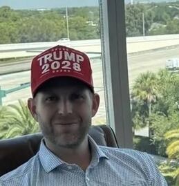 ¿Reelección? Ponen a la venta gorras con lema "Trump 2028"; Constitución prohíbe que se presente a otro mandato