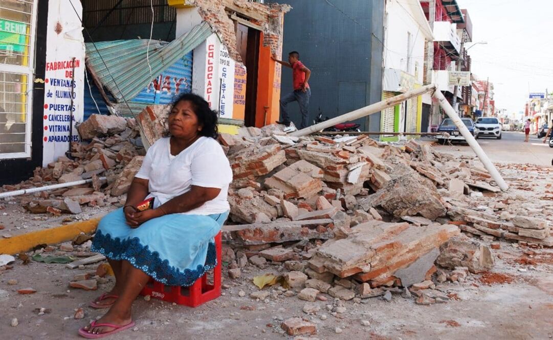 A woman sits among the ruins, Chiapas - Photo: Edwin Hernández/EL UNIVERSAL