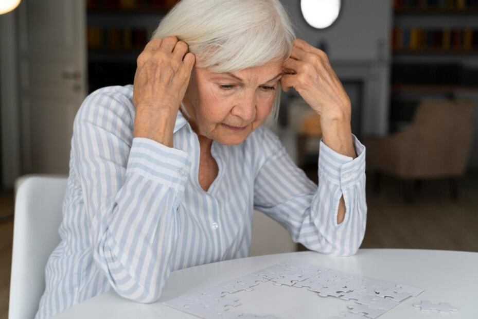 El grupo AB tienen más probabilidades de desarrollar Alzheimer. Fuente: Freepik.