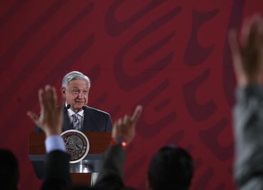 AMLO evita emitir opinión sobre uniforme neutro, “son temas polémicos”, dice