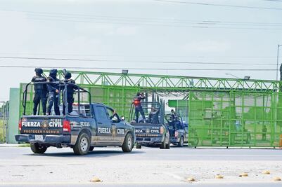 Colocan "narcomantas", tras video en penal de Apodaca