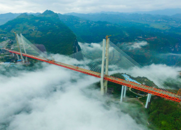 China estrena el puente más alto del mundo