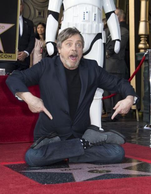 Mark Hamill devela su estrella en Hollywood