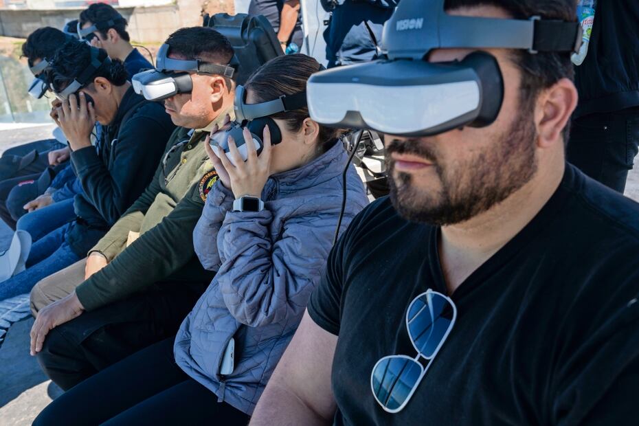 Un equipo sofisticado en tecnología permitió el monitoreo con ocho
personas conectadas al mismo tiempo con el dron que localizó a la víctima.