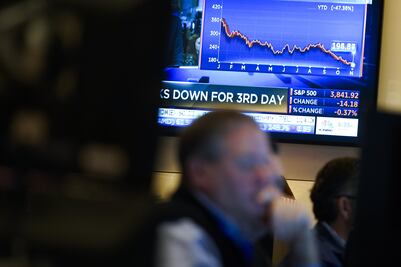 Wall Street abre en rojo previo a anuncio de la Fed sobre tipos de interés