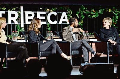 Hillary Clinton reaparece para defender a los elefantes