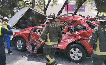 Video. Captan el momento exacto en que auto impacta a Metrobús en Insurgentes Norte