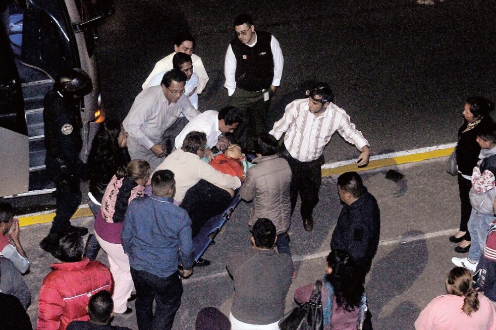 La mujer regresaba del Distrito Federal a su natal Tenango. Había visitado la Basílica de Guadalupe junto con su familia (EDUARDO SÁNCHEZ. EL UNIVERSAL)