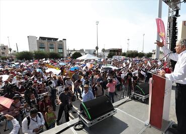 Mafia pasa charola para financiar guerra sucia, dice AMLO