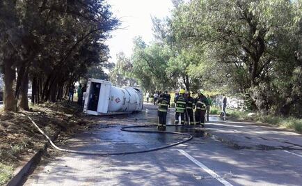 Volcadura complica vialidad en Lechería-Texcoco