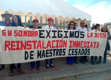 Maestros hacen plantón en Secretaría de Educación de Sonora