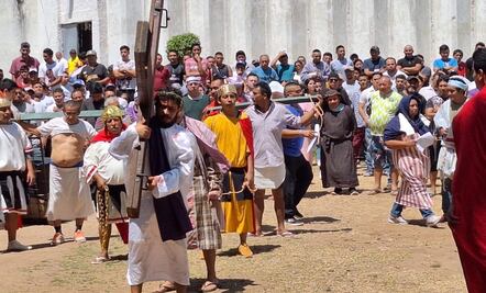Semana Santa: internos del Cereso de Mérida realizan Viacrucis