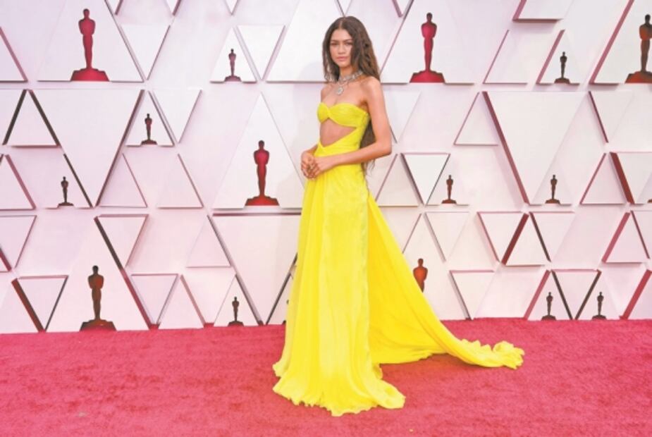 Distancia y elegancia en la alfombra roja de los premios Oscar 2021