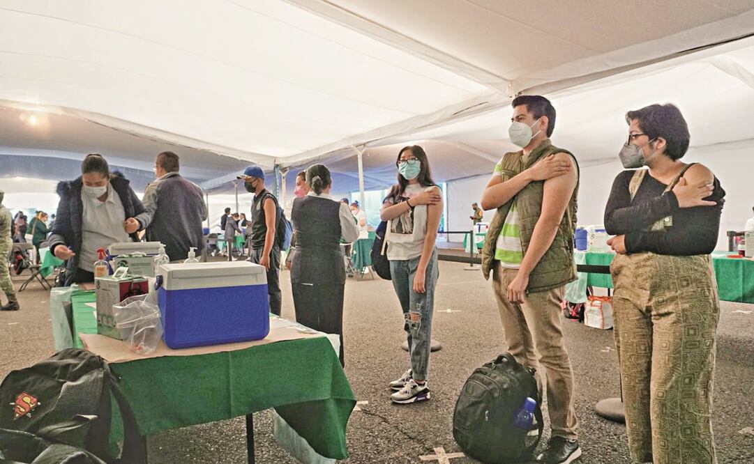 Este martes, los jóvenes que acudieron al Campo Marte fueron vacunados sin contratiempos. Foto: Alejandro Patrico. Obturadormx