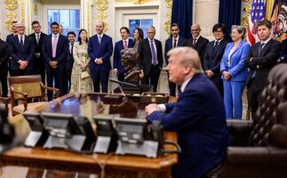 Trump analiza que el Estado tenga participación accionaria en empresas de IA; se reunirá con líderes del sector