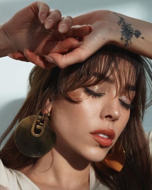 El look con el que Danna Paola nos anunció la nueva colección de Fendi