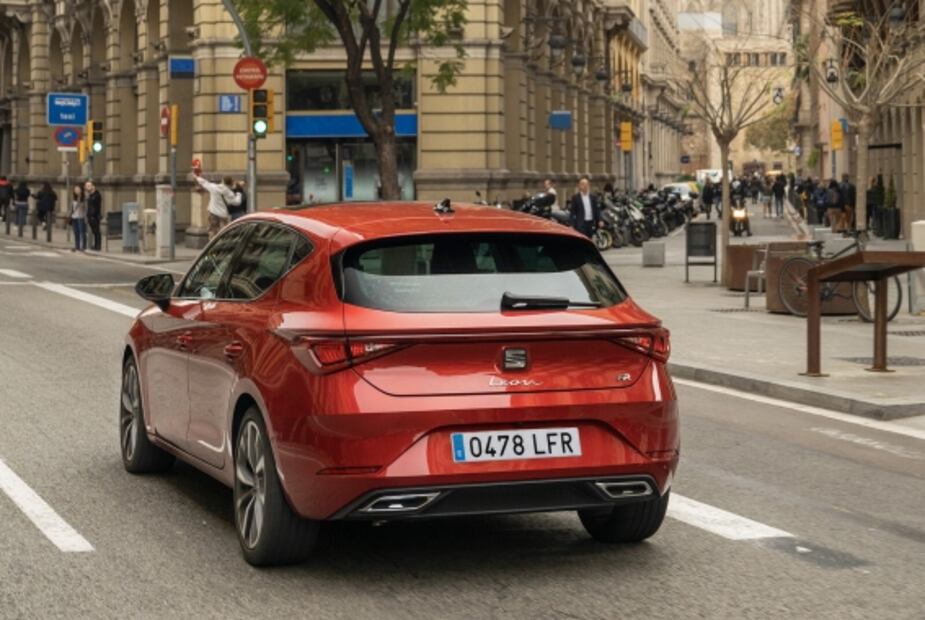 Análisis costo-beneficio: SEAT León vs KIA Forte Hatchback vs Mazda 3 Hatchback