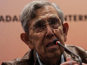 FIL Guadalajara: Cuauhtémoc Cárdenas aboga por reforma fiscal y propuestas políticas durante participación
