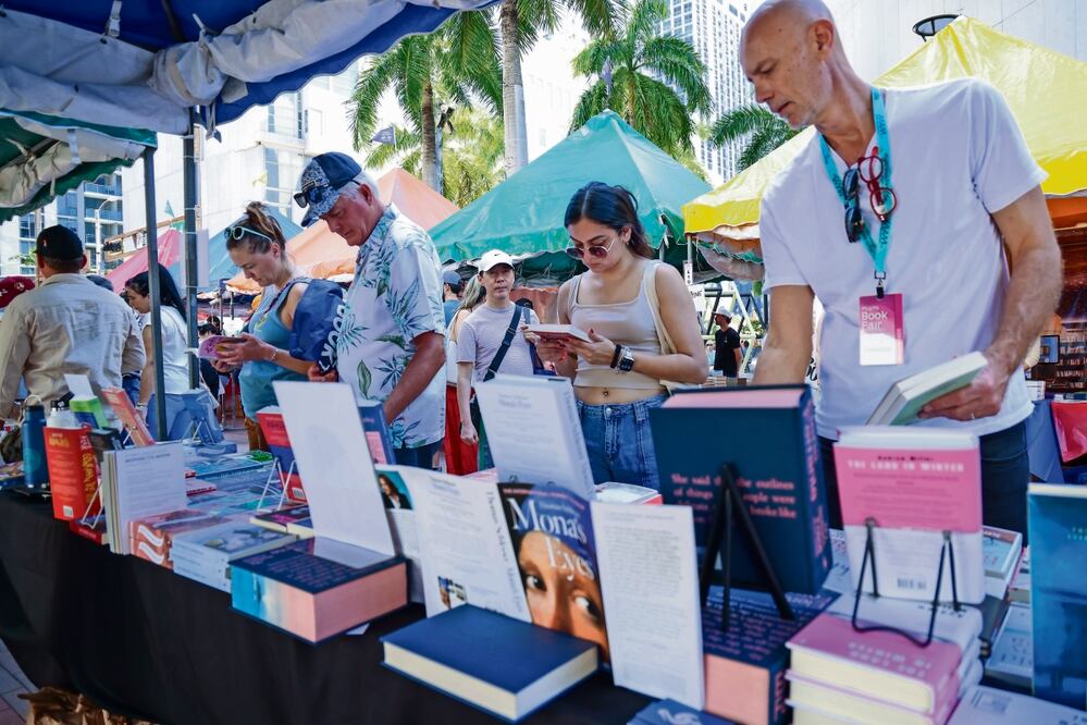 Ayer concluyó la Feria del Libro de Miami, Estados Unidos. Foto: Alberto Boal / EFE