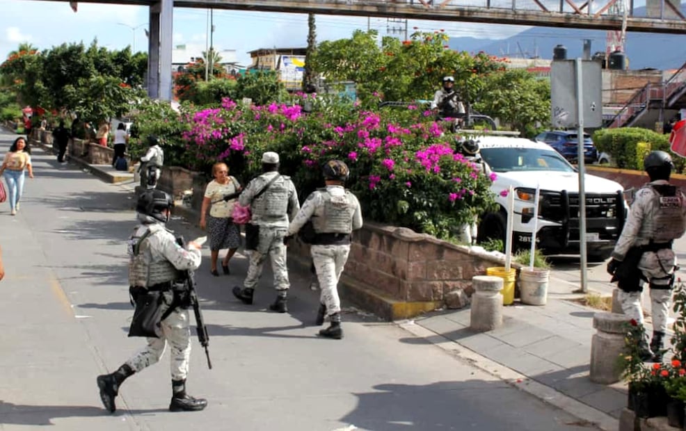 Elementos del Ejército y la Guardia Nacional hicieron rondines por Chilpancingo, Guerrero, tras la quema de unidades del transporte público, el lunes 29 de septiembre de 2025. Foto: Anwar Delgado/EL UNIVERSAL