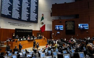 En fast track, Senado aprueba en comisiones prohibición de vapeadores sin cambios; avala ocho años de prisión por venderlos