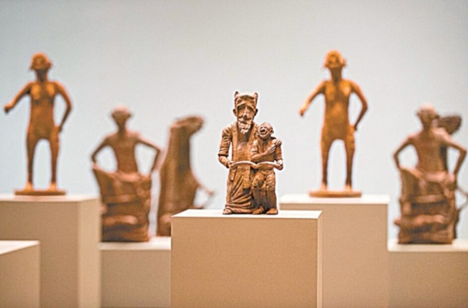 Renzo Martens afirma: "La violencia de las plantaciones ha financiado museos"