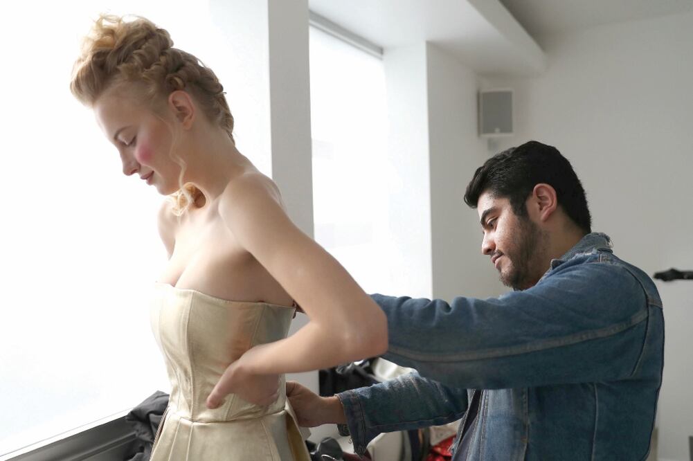 Diego se interesó por el mundo fashionista desde pequeño, cuando comenzó a ver revistas de moda y se enamoró de las fotografías editoriales. (JUAN CARLOS REYES)