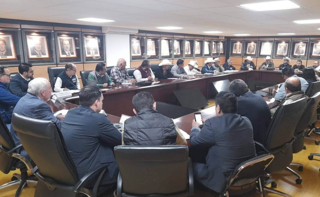 Transportistas y productores advierten con cerrar otra vez carreteras, casetas y puentes internacionales. Foto: Especial