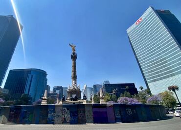 FOTOS: Amurallan edificios y monumentos ante movilizaciones por el 8M en la CDMX