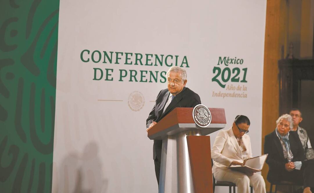 El presidente Andrés Manuel López Obrador señaló que no es pecado impulsar a los jóvenes que lo ayudan y lo seguirá haciendo. Foto: Armando Martínez. EL UNIVERSAL