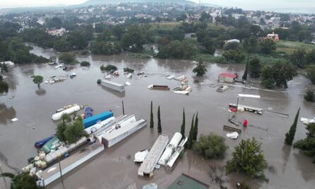 AMLO realizó sobrevuelo en zona afectada por inundaciones en Hidalgo: Omar Fayad