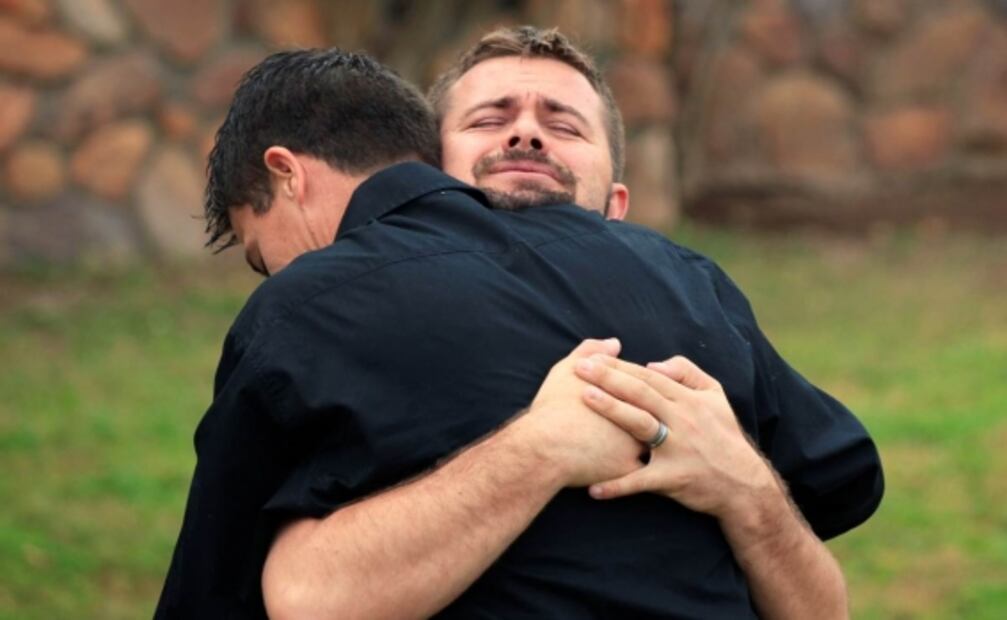 Con custodios armados, convoyes viajan para funerales de familia LeBarón