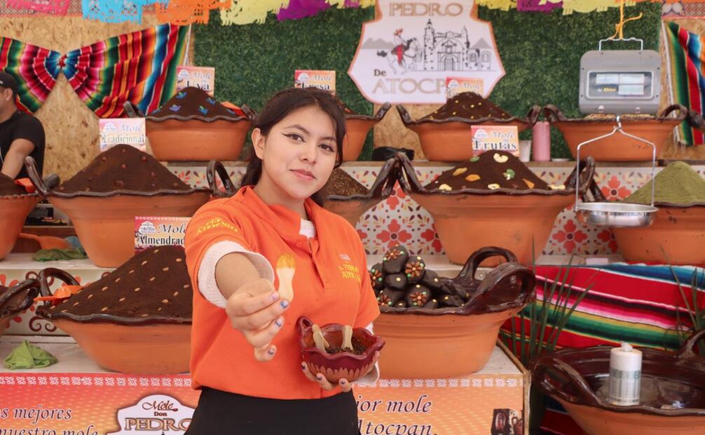 Comerciantes continúan con la venta de sus productos. Foto: Especial