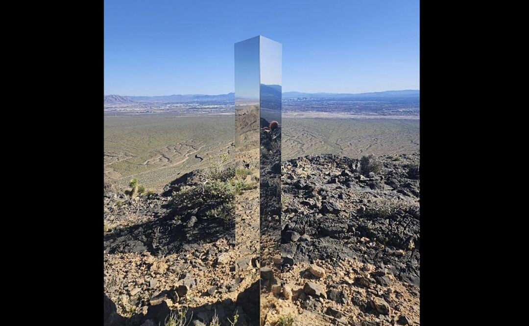 La extraña instalación se parece a muchas otras que han aparecido misteriosamente en distintos puntos del planeta desde 2020. Foto: AP