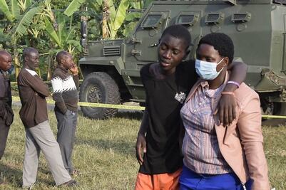 Ataque yihadista en escuela de Uganda deja 37 muertos, la mayoría estudiantes