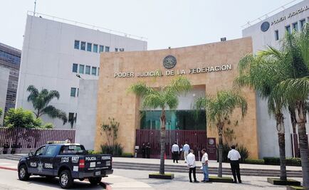 Drug traffickers trespass government building