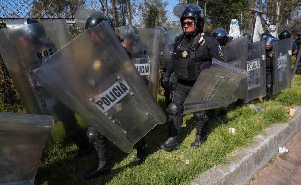 Autoridades llegan a las instalaciones del Refugio Franciscano tras manifestaciones de Grupos animalistas por el desalojo de perros y gatos en el predio de la Fundación Antonio Haghenbeck.
Foto: Luis Camacho/El Universal
