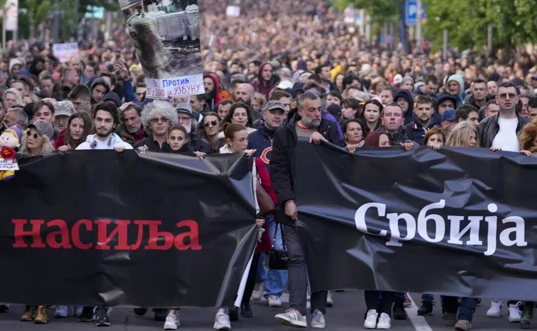 Esta es la quinta protesta multitudinaria de una oleada de indignación que desataron dos tiroteos, uno en una escuela, el mes pasado. Foto: AP