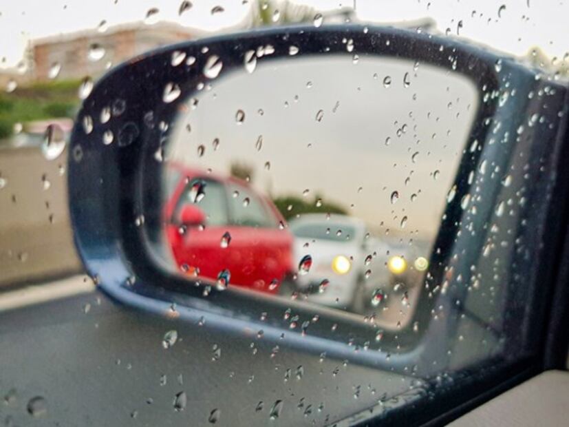 Descubre la función de las líneas horizontales del cristal trasero del auto