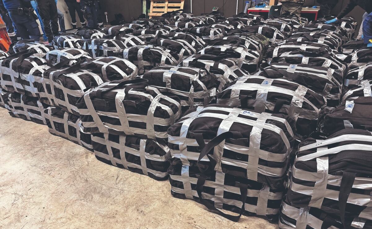 Fardos de cocaína, tras una operación aduanera francesa entre el 7 y el 18 de febrero de 2026 en el puerto de Dunkerque. Foto: AFP