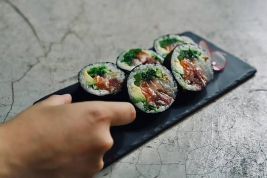 Celebra el día del sushi maridando tus rollos con estos drinks