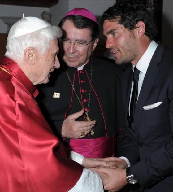 Eduardo Verástegui presume fotos con el Papa Benedicto XVI y le dedica mensaje de despedida