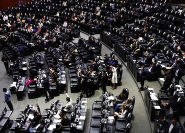 Con reclamos por incremento a pasaportes y museos, inicia debate de Ley Federal de Derechos