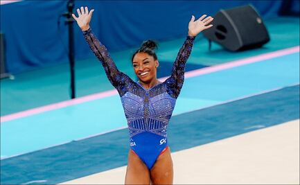Simone Biles se cayó en la barra de equilibrio y se queda sin medalla en París 2024