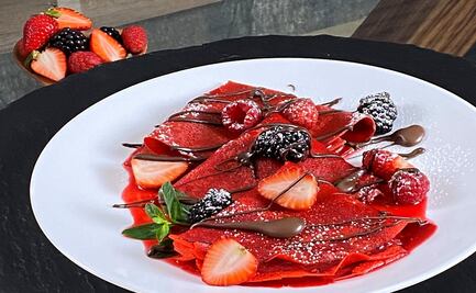 Aprende a preparar románticas crepas red velvet