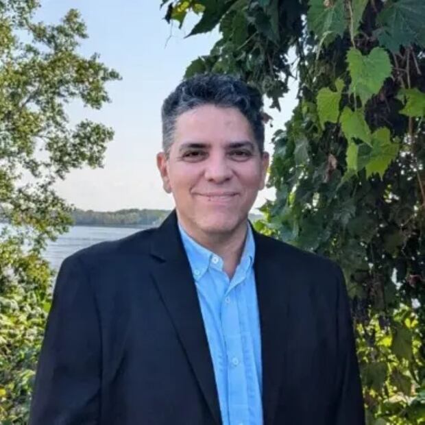 Ariel Pérez Rodríguez, traductor al español de "Un cura en 1835", de Julio Verne, además es presidente de la Sociedad Hispánica Jules Verne.