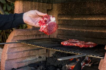 ¿Una carnita asada? Precios de la carne en EU se disparan hasta 12%; aranceles y gusano barrenador, entre las causas