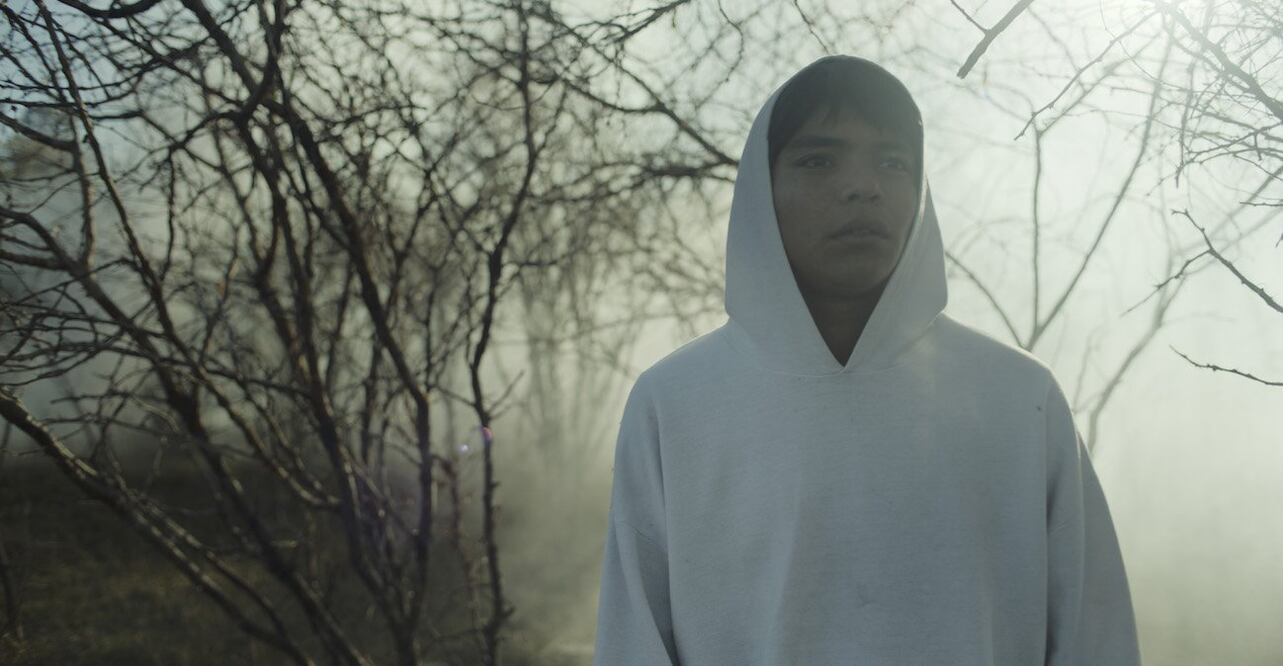 En la escena Kevin Aguilar, quien interpreta a Sujo (de niño).