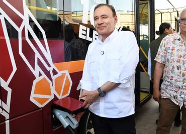 Gobernador de Sonora inaugura primera "electrolinera" pública; pone en marcha 3 autobuses de transporte eléctrico