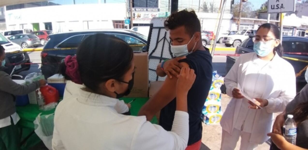 Más de 3 mil migrantes reciben la primera dosis de Cansino en Tamaulipas